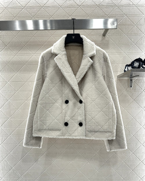 Dior Custom Reversible Lambskin Coat with Different Facets and Fashionable Appearance
