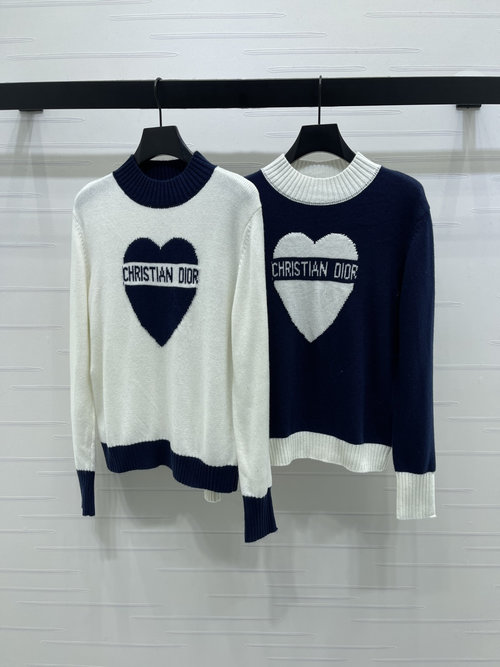 Dior Hooked Letter Knit Sweater with Heart Decoration, Soft and Elegant