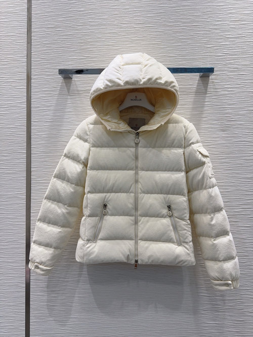 Moncler New Down Jacket with Excellent Warmth and Classic Logo