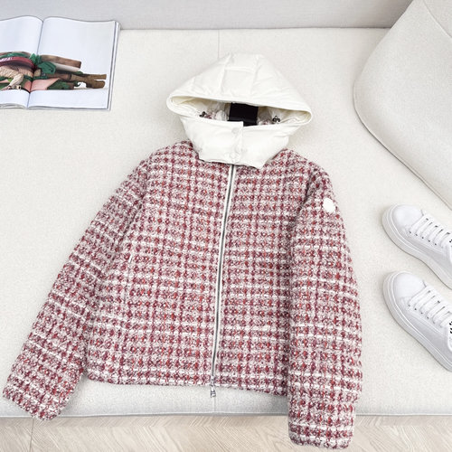 Moncler Hooded Courtyard Bread Down Jacket, Soft and Warm