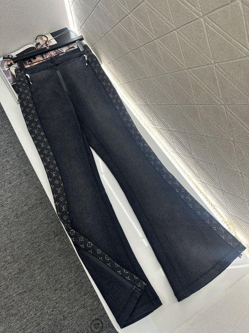 Louis Vuitton Slim Stretch Bootcut Pants with Designer Logo and Stylish Waistband