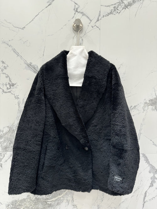 Prada Exclusive Montone Series Imported Lambskin Badge Fur Coat