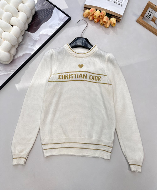 Dior Wool Knit Sweater with Heart and Letter Jacquard, Elegant and Charming