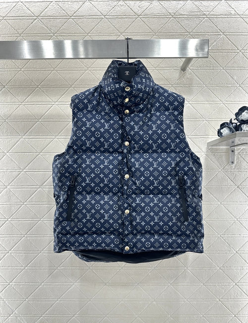 Louis Vuitton Lightweight and Warm Jacquard Down Vest with Clover Pattern