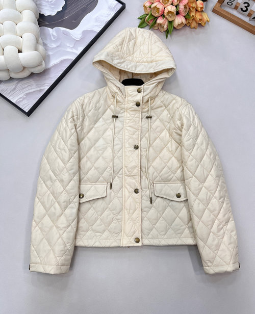 Burberry Stylish Quilted Lightweight Nylon Jacket with Subtle Logo