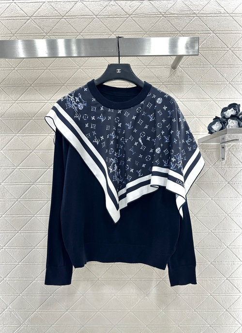 Louis Vuitton Printed Silk Scarf Shawl Knit Top with Four-leaf Clover Logo