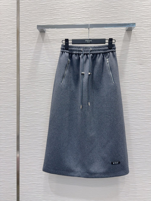 Prada Stylish Slimming Skirt with Good Fabric