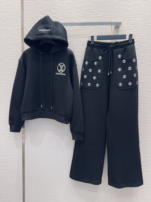 Louis Vuitton Comfortable and Stylish Suit with Unique Details