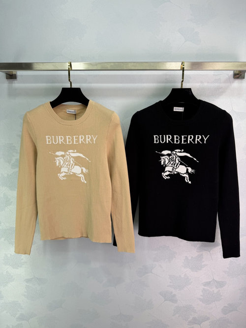 Burberry Knight Print Knitwear with Classic Logo
