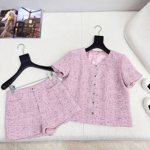 Chanel Exquisite Knitted Set for Dates and Commutes