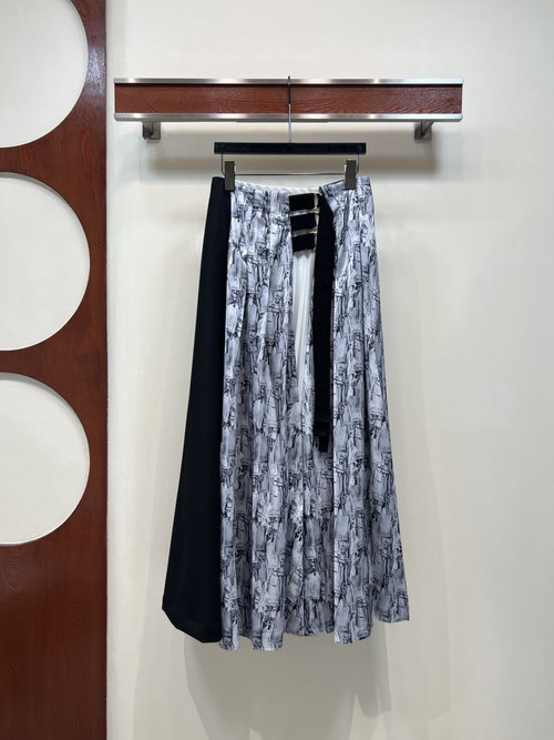 Louis Vuitton Chain Print Spliced One-Piece Skirt for Everyday Wear