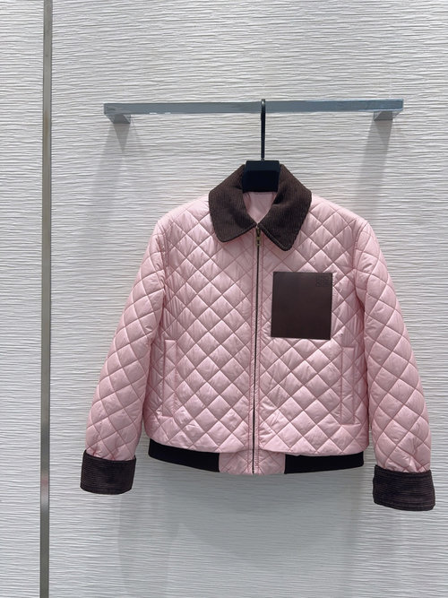 Loewe Fashionable Coat, Slimming and Stylish, Fine Fabric