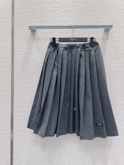 Prada Chic Pleated Skirt for Everyday Elegance