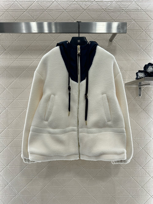 Louis Vuitton Hooded Color-Blocked Teddy Coat for a Fashionable and Relaxed Style