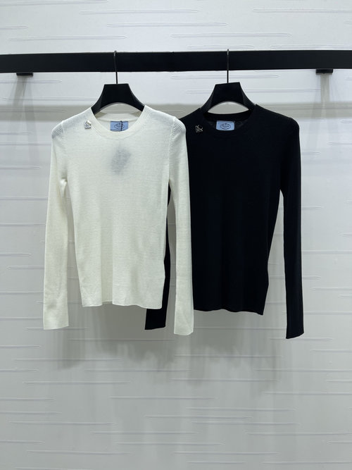 Prada Luxurious Series Metal Logo Base Layer Shirt, Soft and Comfortable Fit