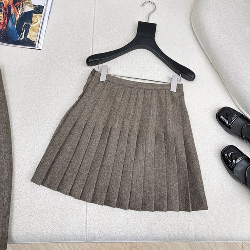 Prada Popular Loose Suit with Pleated Skirt in a Sophisticated Sweet-cool Style