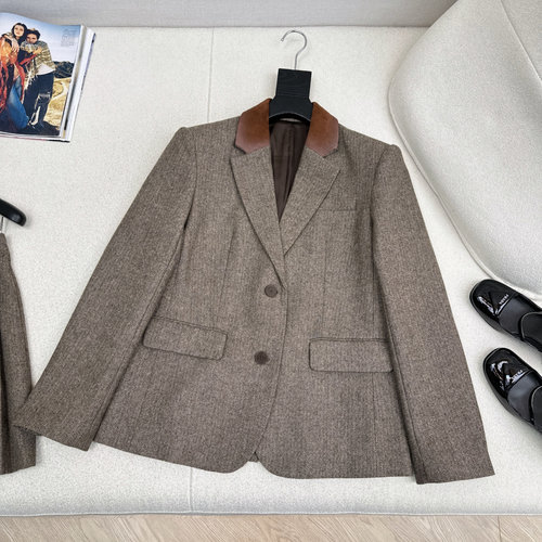 Prada Elegant Casual Suit with Pleated Skirt