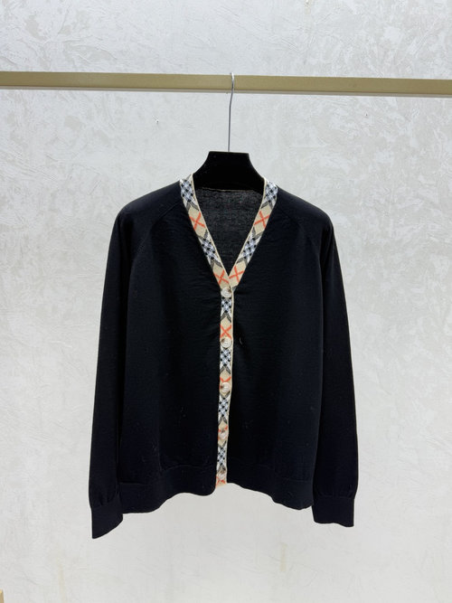 Burberry Color-Blocked Simple V-Neck Knit Long Sleeve Cardigan in Black