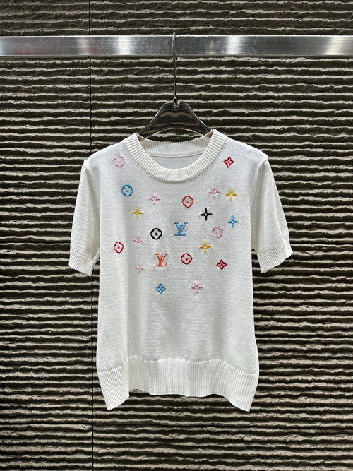 Louis Vuitton New Arrival: 3D Embroidered Letter Knit Short Sleeve Inspired by Louis Vuitton