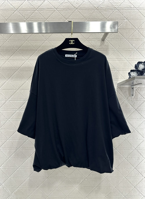 Dior Round Neck Loose Top with Floral Graphic Design