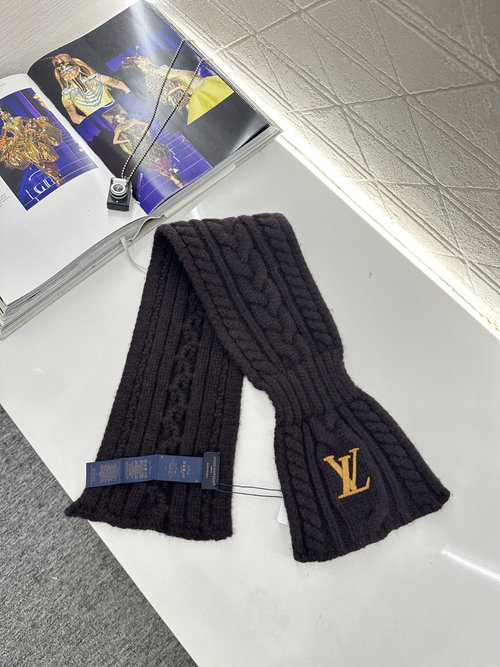 Louis Vuitton Custom Cashmere Scarf with Letter Logo, Elegant and Warm