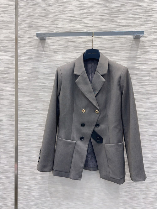 Louis Vuitton Simple and Elegant Suit with Attention to Details