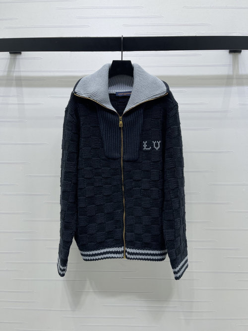 Louis Vuitton Reversible Collar Wool Coat with Checkerboard Pattern and Logo for Classic Look