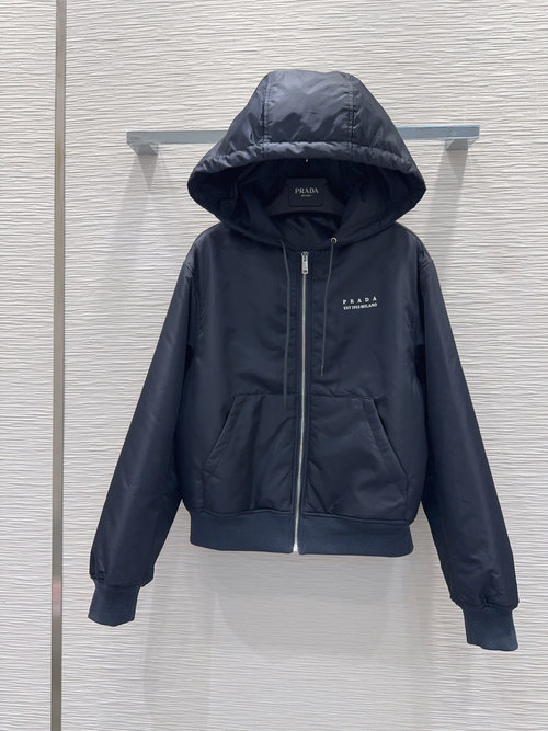 Prada Fashionable Coat with Exquisite Details, Practical and Versatile