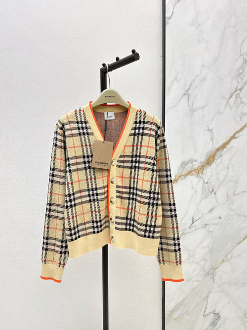 Burberry Classic Checked V-Neck Knitted Cardigan, Gentle and Retro for All Occasions