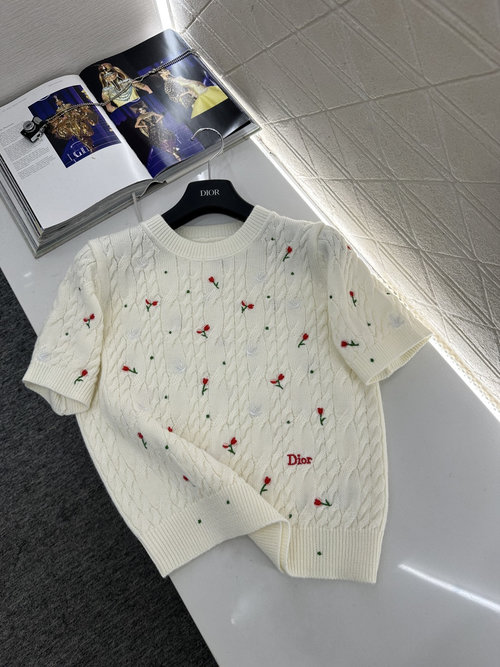 Dior Cream White Knit Short-Sleeved Top with Cherry Embroidery and Elegant Logo