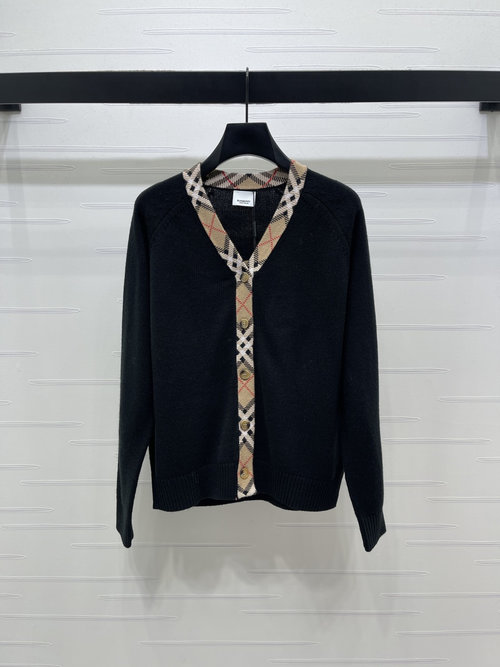 Burberry Classic Checkered V-Neck Cardigan with Contrasting Trim and Regular Fit