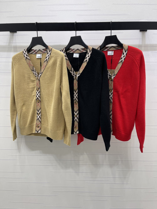 Burberry Classic Checkered V-Neck Cardigan with Contrasting Trim and Regular Fit