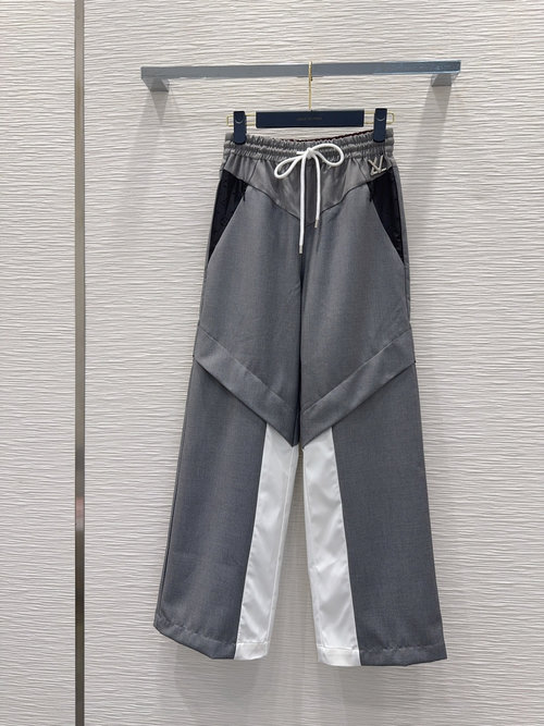 Louis Vuitton Stylish Suit Set in Premium Fabric, Flattering