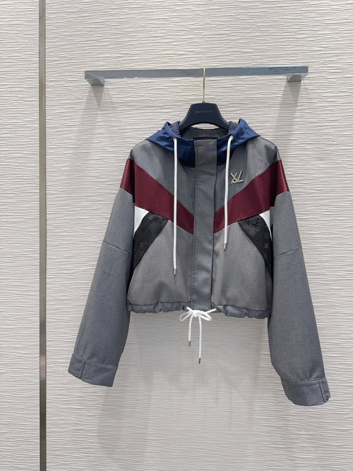 Louis Vuitton Stylish Suit Set in Premium Fabric, Flattering