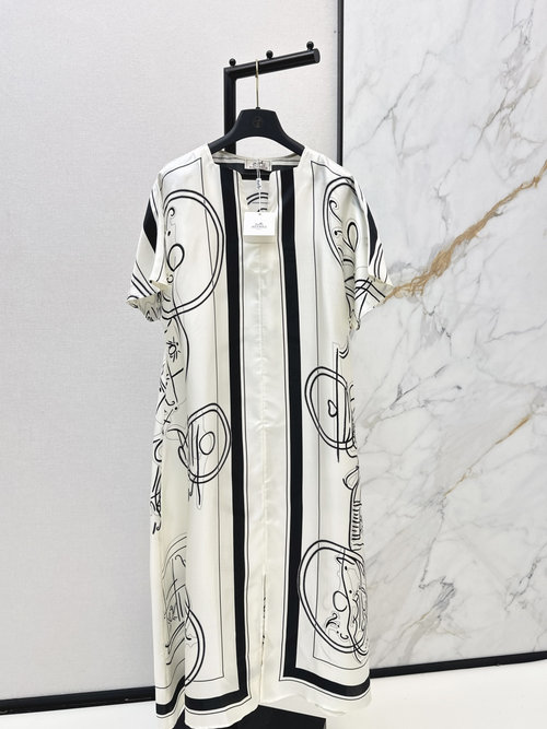 Hermes Kaftan-Style Printed Silk Dress with V-Neck and Waistband