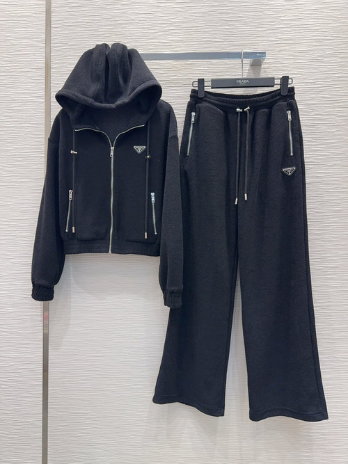 Prada Unique Casual Set with Details for Any Occasion