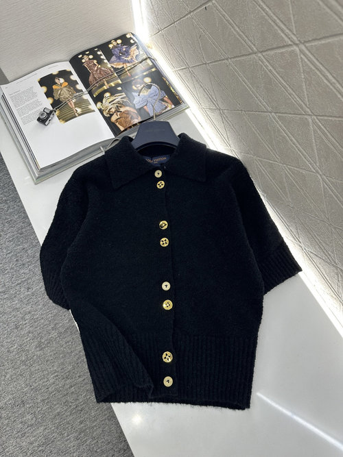 Louis Vuitton V-Neck Knitted Short-Sleeve, High-Quality & Elegant