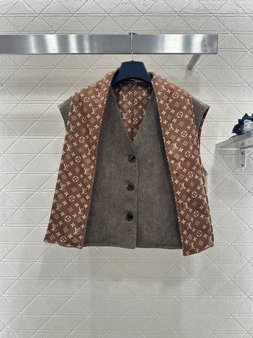 Louis Vuitton Custom Woolen Scarf Vest Set with Vintage Floral Pattern