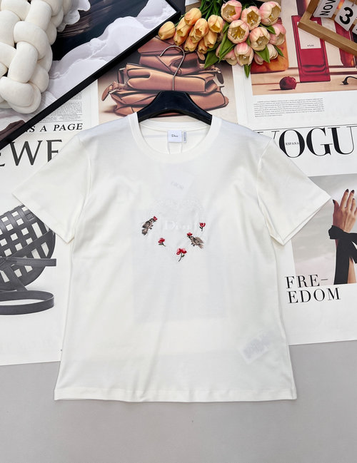 Dior Cotton Round Neck T-Shirt with Heart Embroidery, Stylish and Breathable