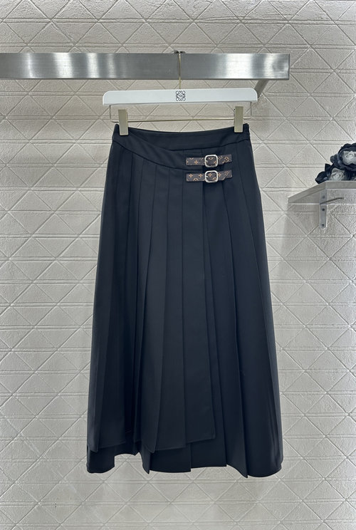 Louis Vuitton Chic Dual-Color Pleated Midi Skirt, Classic and Alluring