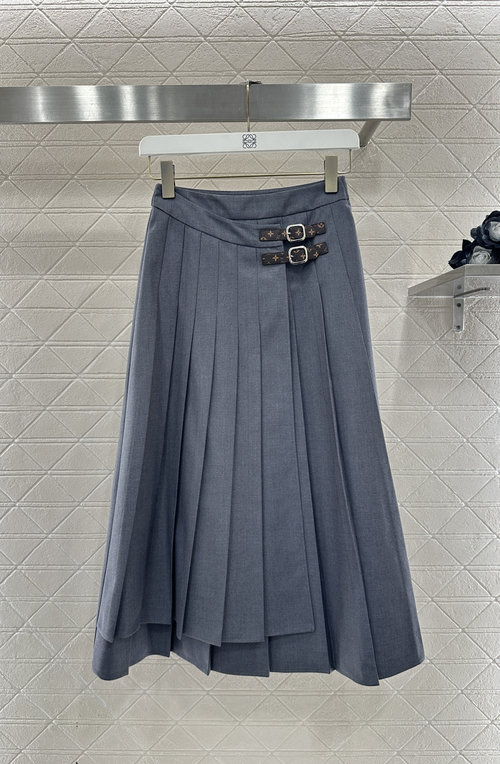 Louis Vuitton Versatile Pleated Midi Skirt in Dual Colors, Timeless Style