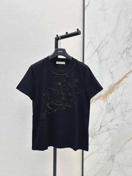 Dior Artistic Letter - Embroidered T - shirt with French Elegance