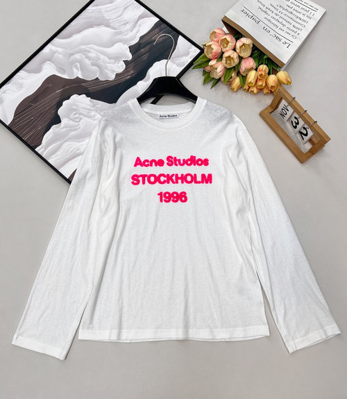 Dior Soft and Stylish Long-sleeve T-Shirt