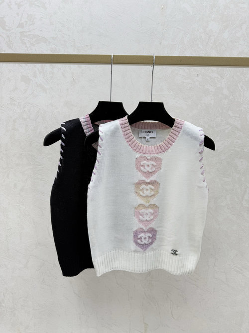 Chanel Color-blocked Letter & Heart Round-neck Knitted Vest in White & Black