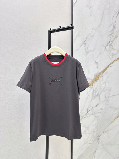 Maison Margiela Early Spring Color-Blocking Decorated Round Neck T-Shirt, High-Quality