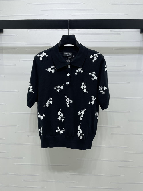 Chanel Elegant Floral Collared Short - Sleeve Knit