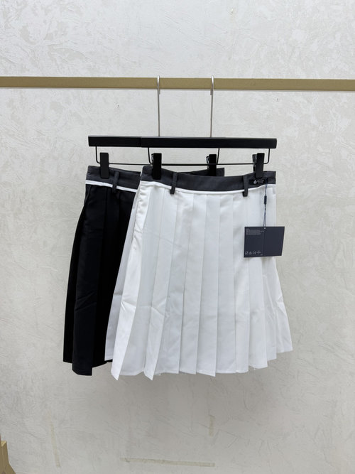 Prada Contrast Color Simple Skirt in White and Black