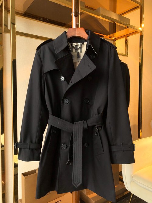 Burberry Classic Sandringham Series Trench Coat with Natural Horn Buttons