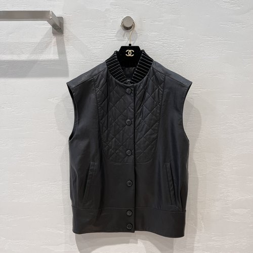 Chanel High-end Leather Vest with Pressed Check Pattern and Metal Buttons