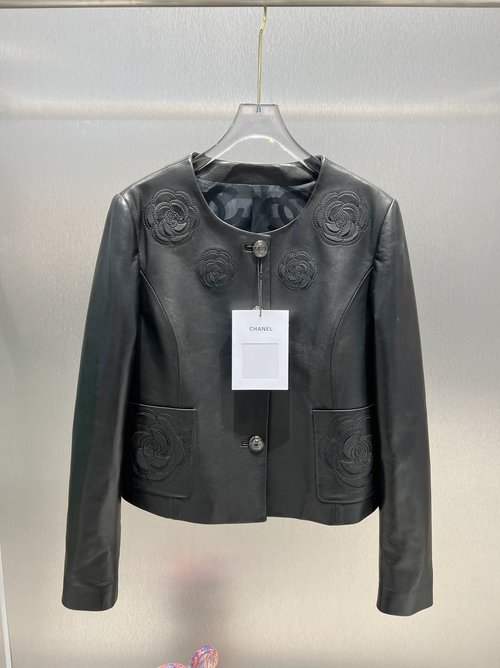 Chanel Exclusive First-Release Round-Neck Flower-Button Leather Jacket with Minimalist Design